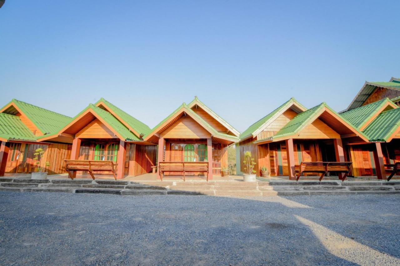 Mrk Resort & Massage Лопбури Экстерьер фото